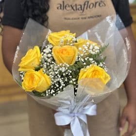 Buquê Clássico com 6 Rosas Amarelas