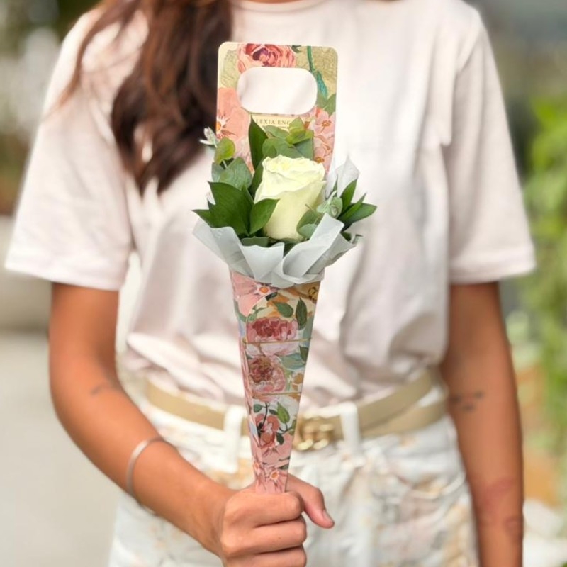 Cone com 1 Rosa Branca