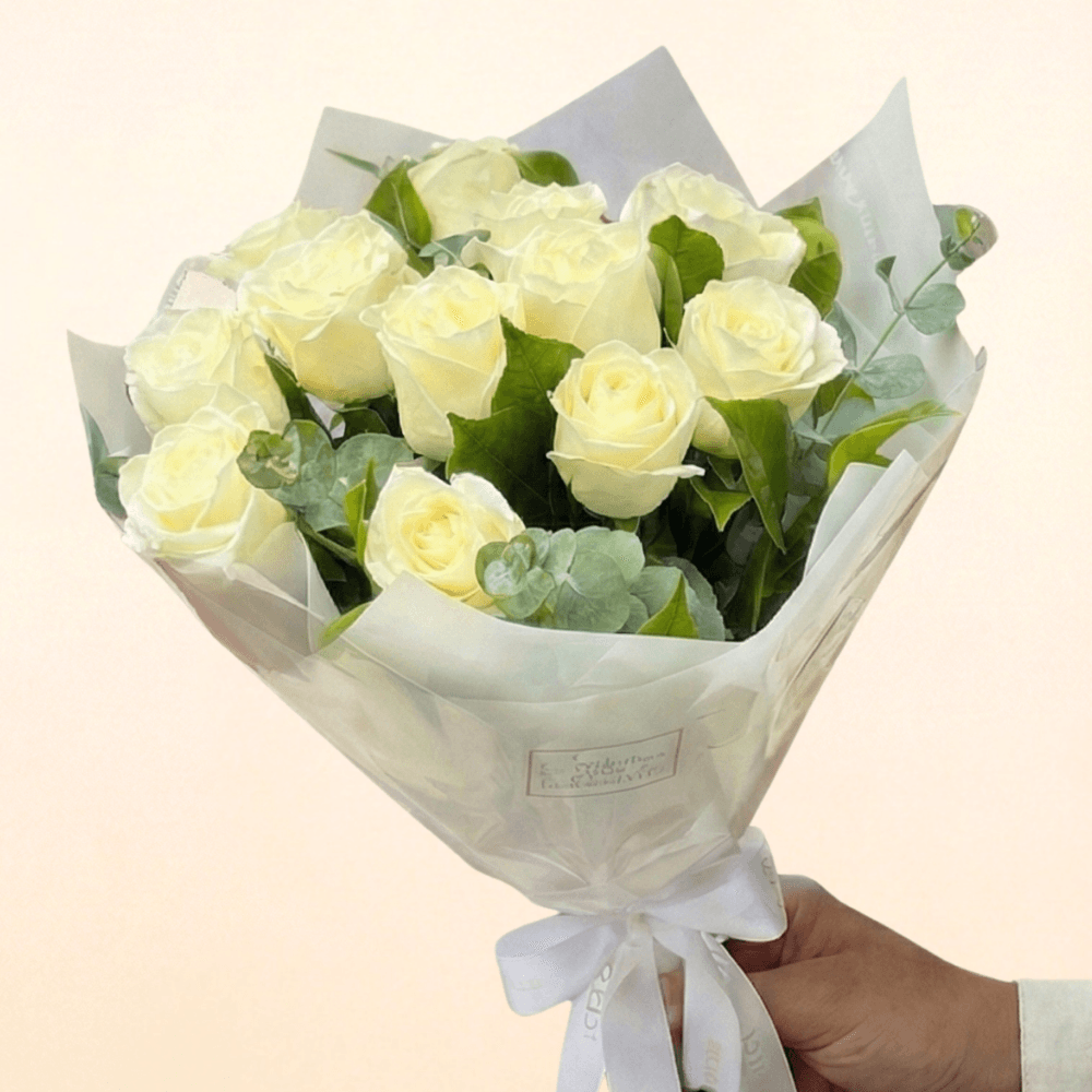 Buquê com 12 Rosas Brancas