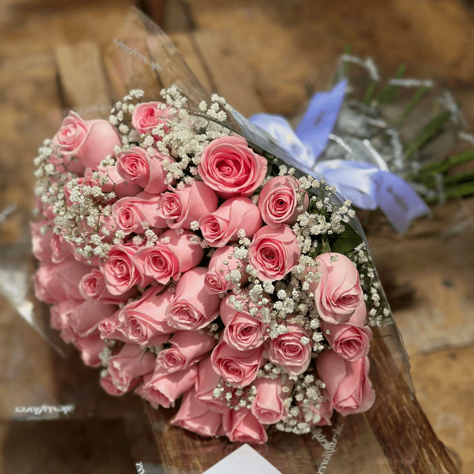 Buquê com 60 Rosas cor de Rosa