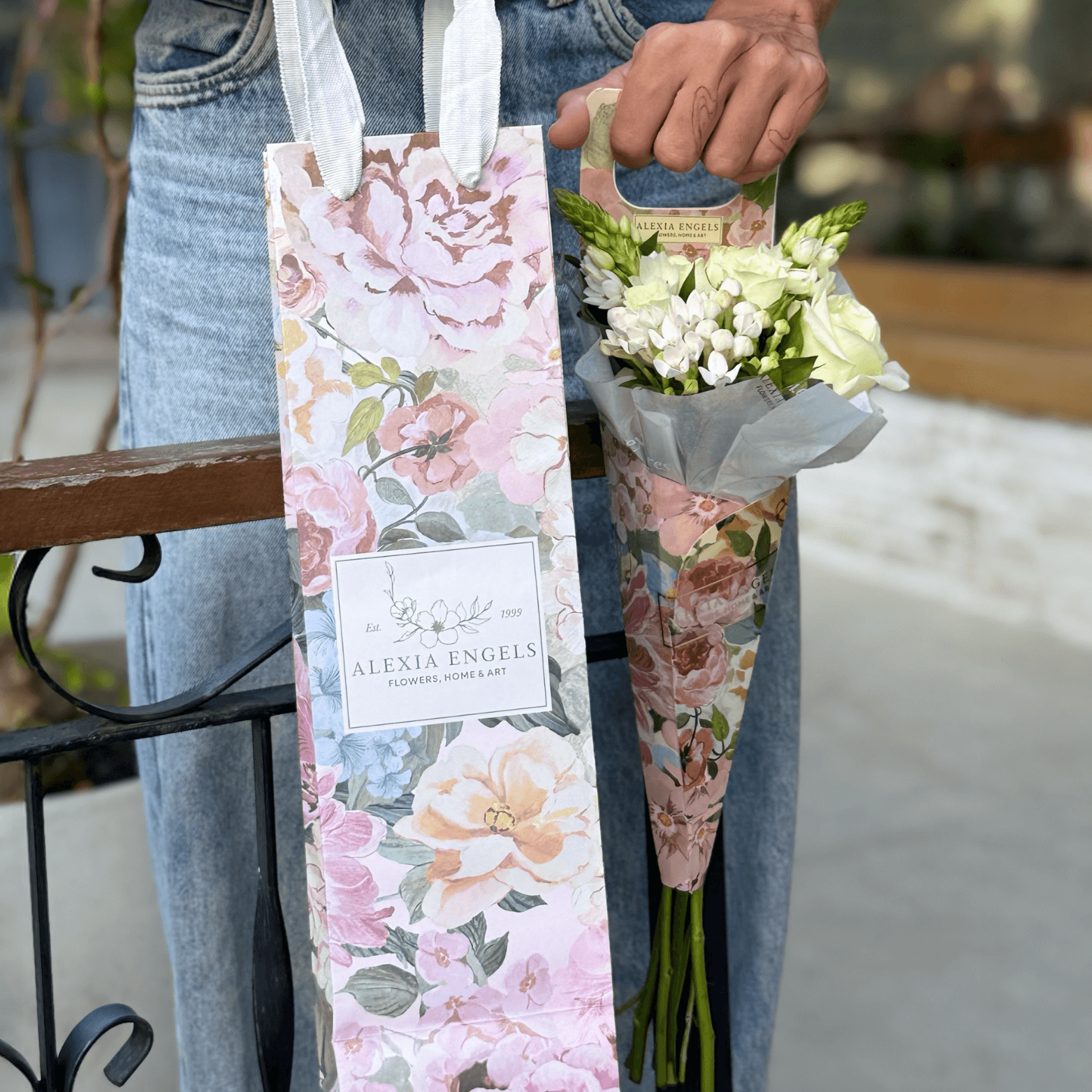 Cone Mix de Flores (Tons de Branco)